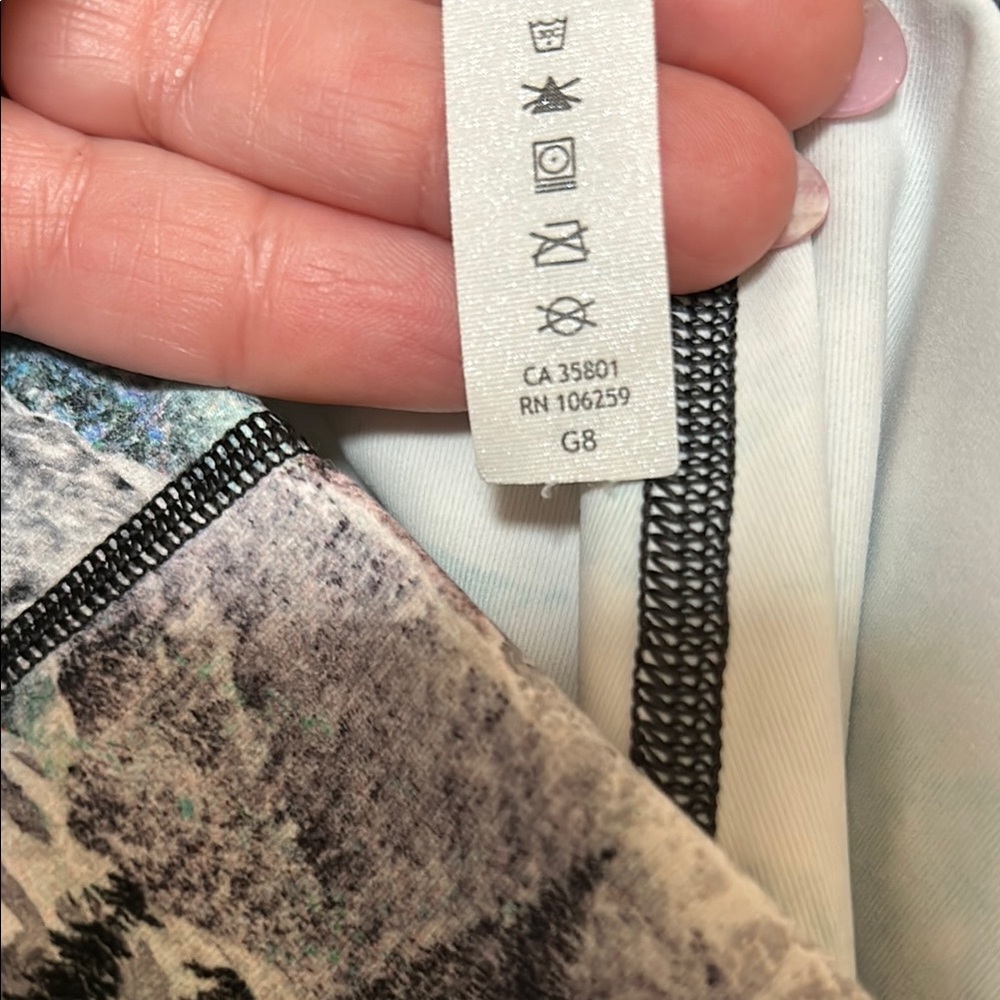 Lululemon Abstract Pattern Leggings - Picture 7 of 7